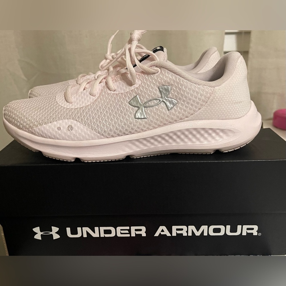 Authentic Under Armour Women’s Charged Pursuit 3 VM - 9 1/2